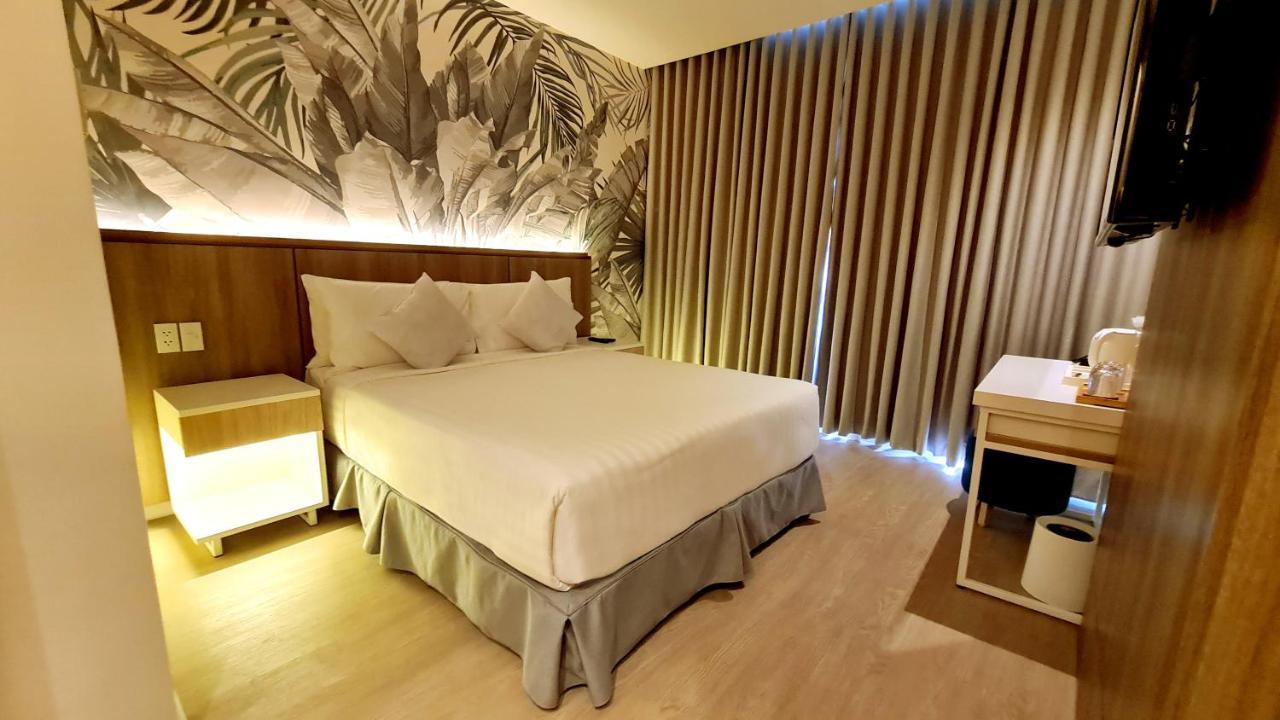 Harolds Hotel Quezon City Exterior photo
